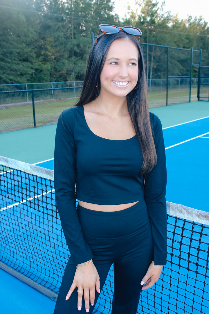 Fitted Silhouette Long Sleeve Top "Black"