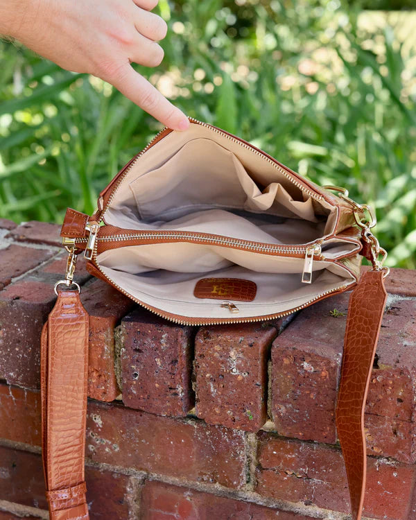 Caroline Hill - Ariana Crossbody "Saddle EC"