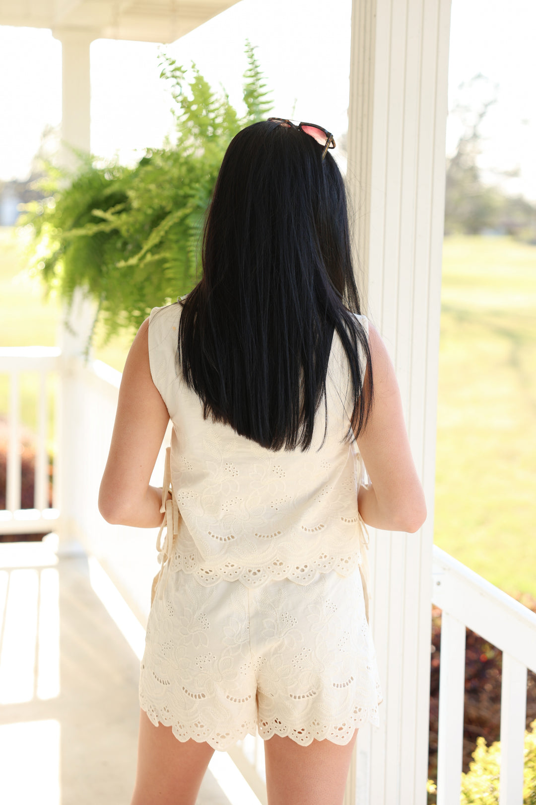 The Villages Linen Embroidered Set