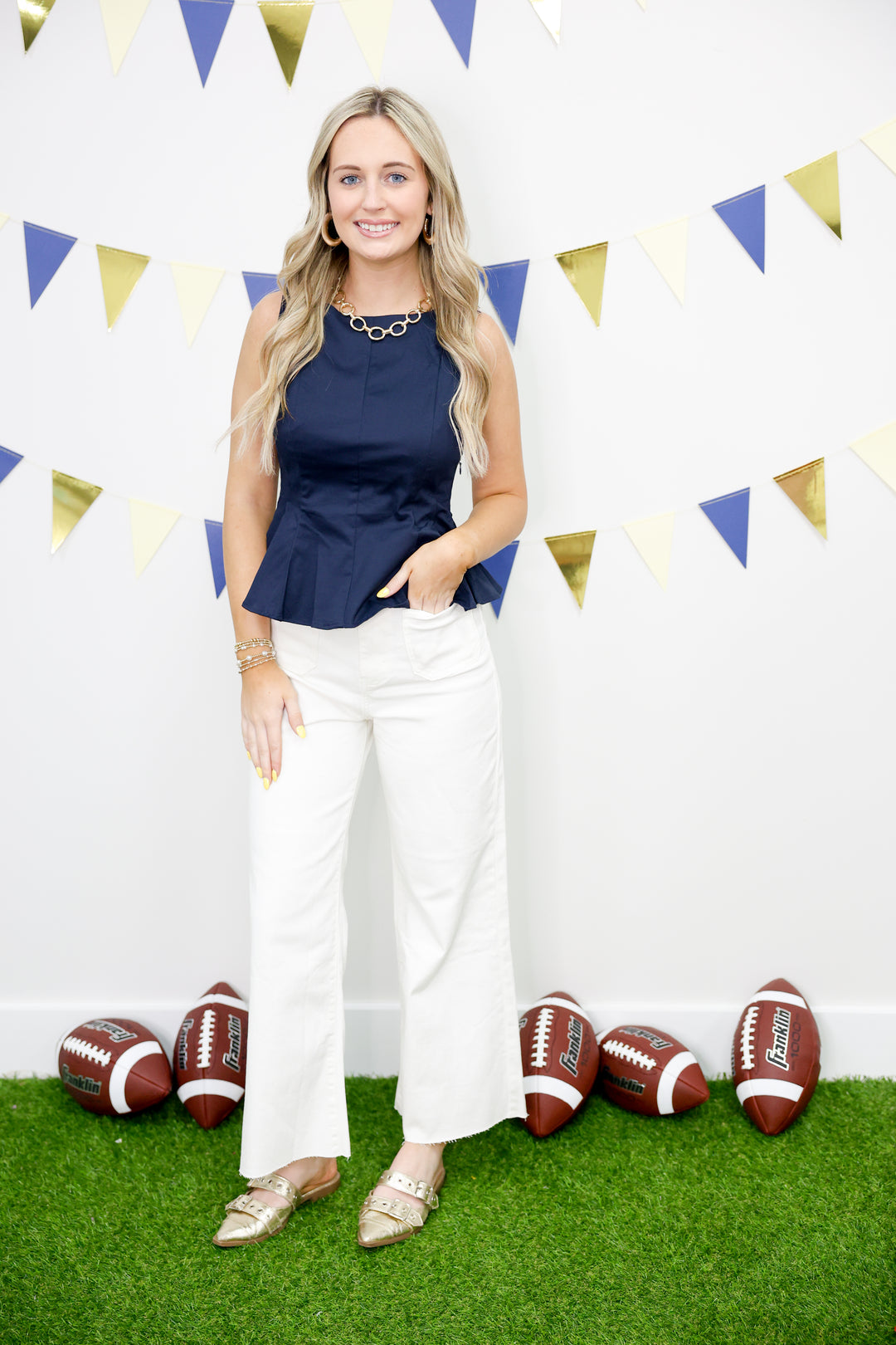 Boat Neckline Sleeveless Top "Navy"