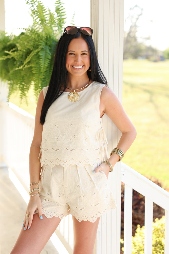 The Villages Linen Embroidered Set