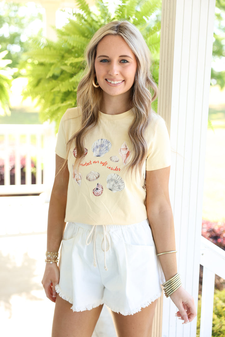 Seashell Graphic Baby Tee "Butter"