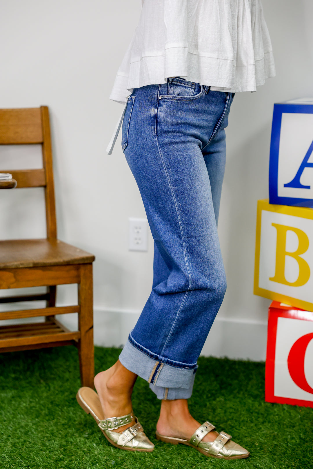 Risen - Mid Rise Crop Straight Cuffed Jeans "Medium"