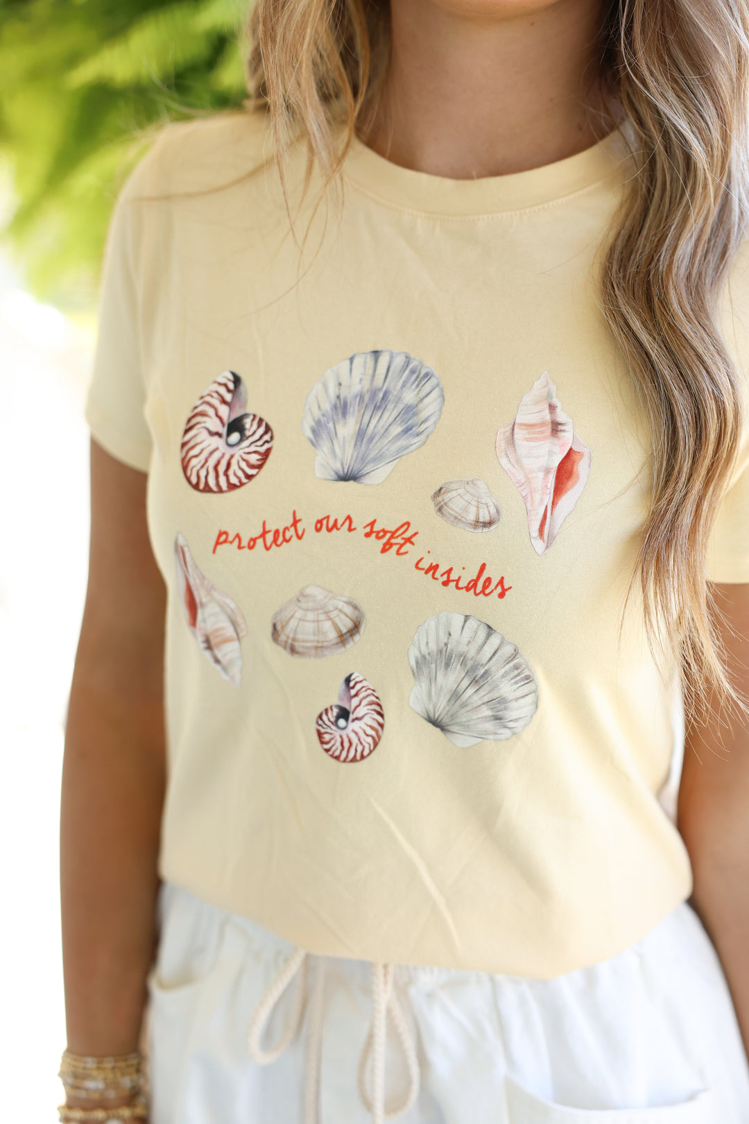 Seashell Graphic Baby Tee "Butter"