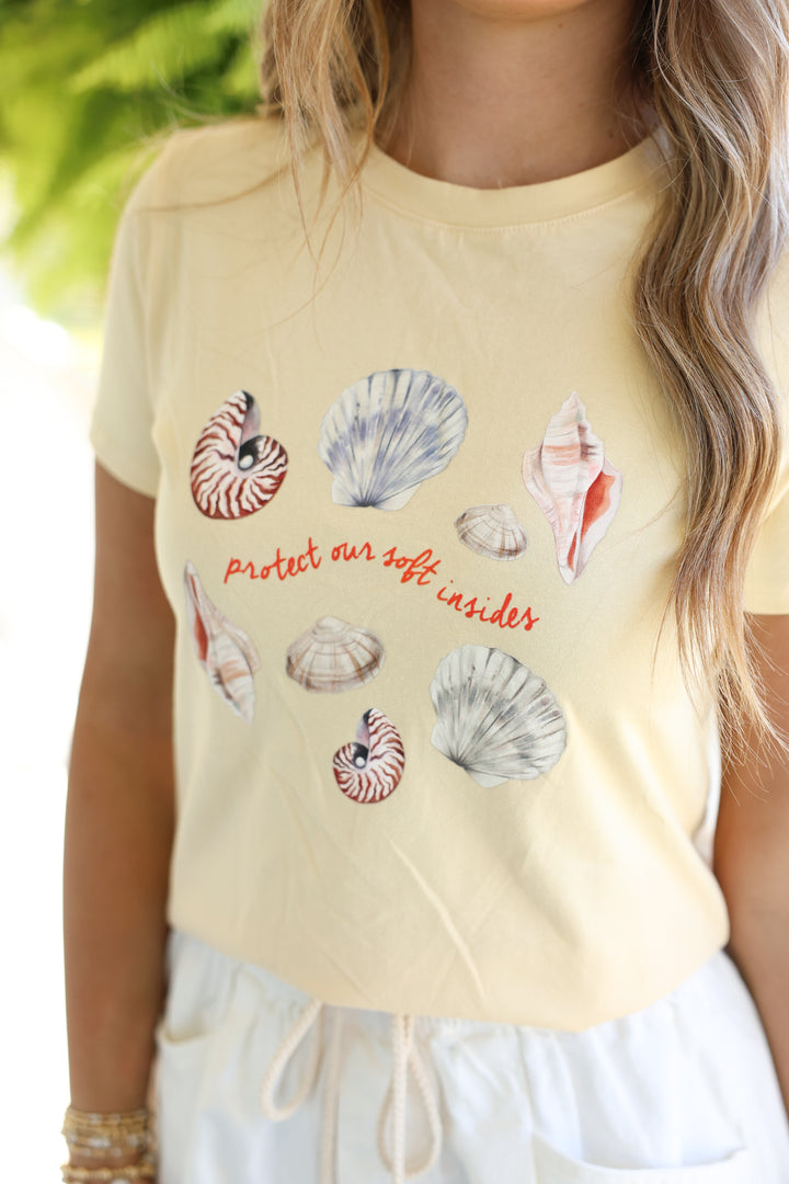 Seashell Graphic Baby Tee "Butter"