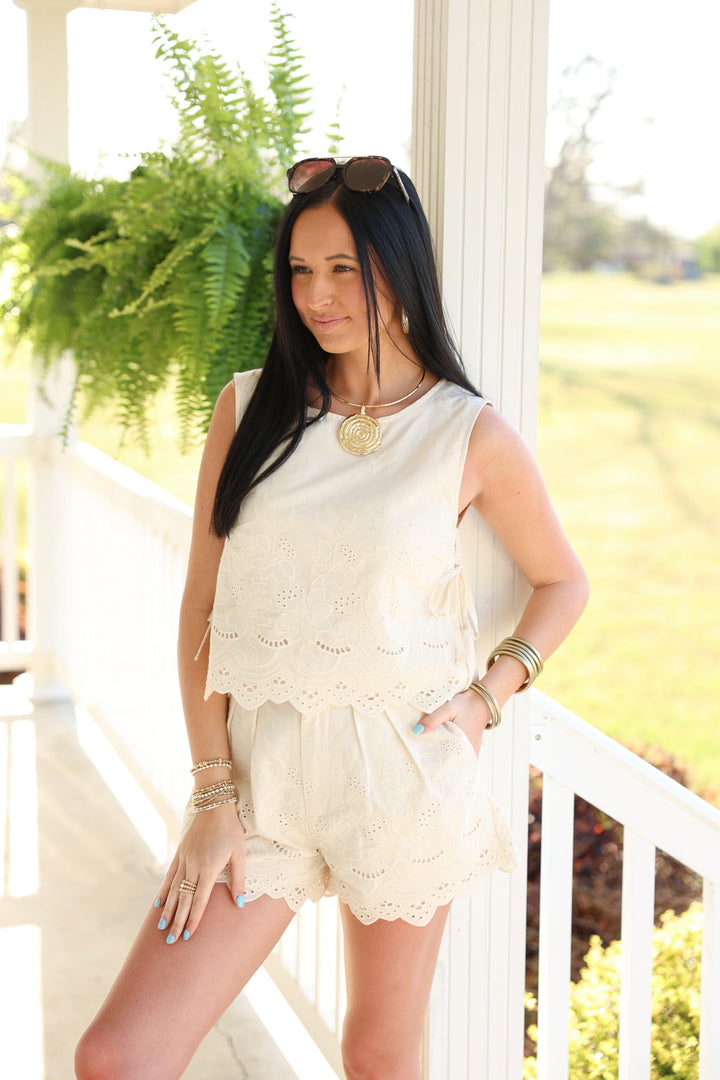 The Villages Linen Embroidered Set