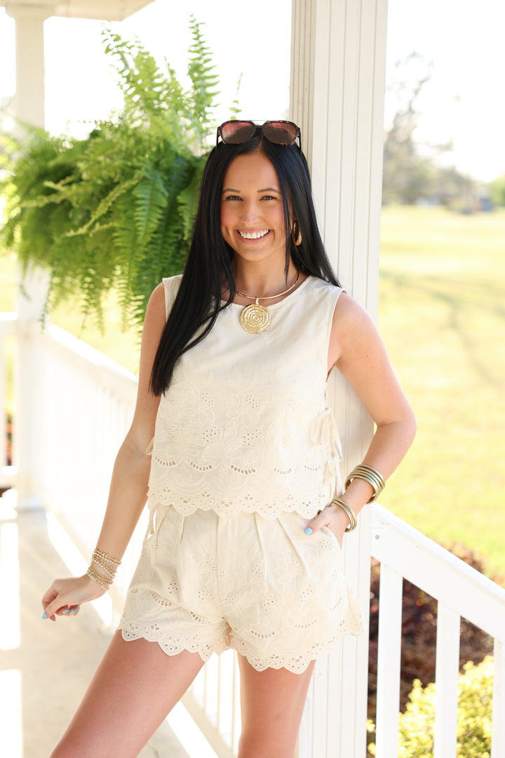 The Villages Linen Embroidered Set