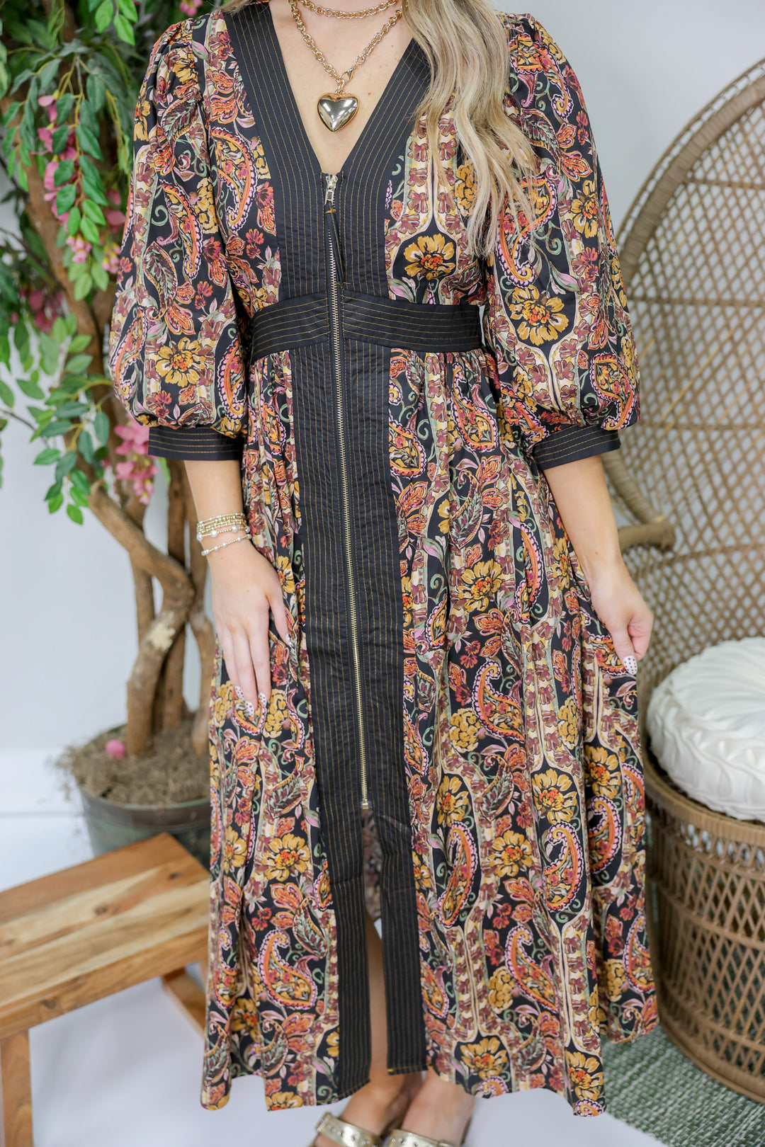 Paisley Print Puff Sleeve Midi Dress "Black"