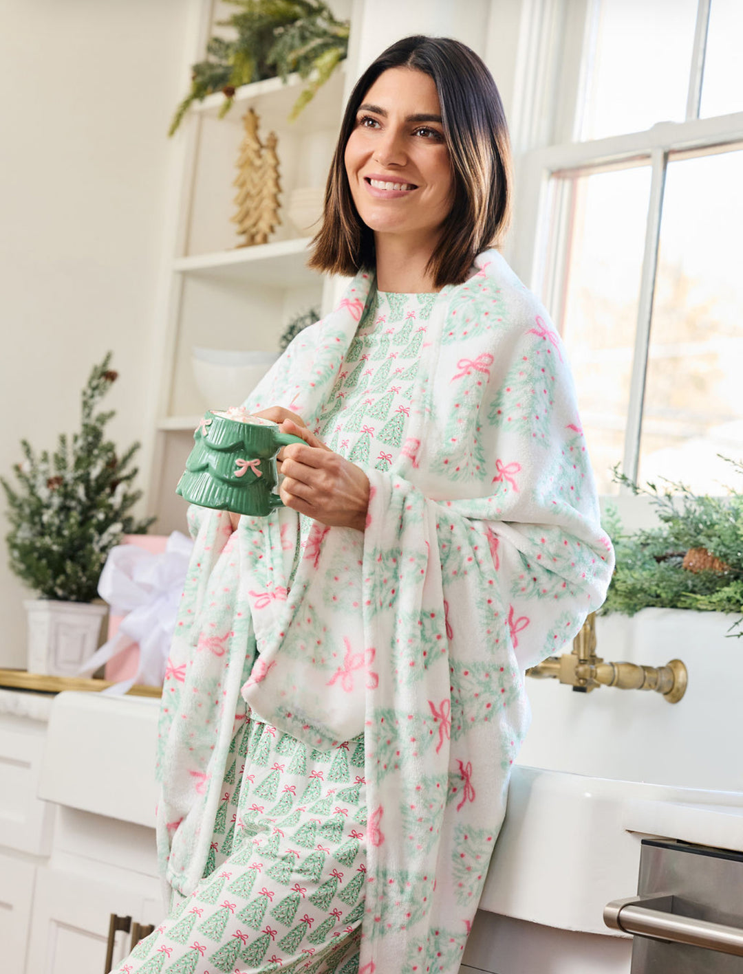 Mary Square - Fleece Blanket - Rosy Woodlands