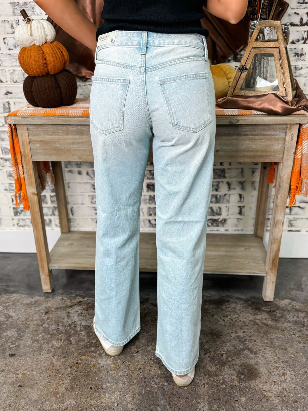 Low Rise Relaxed Straight Jeans "Light Denim"