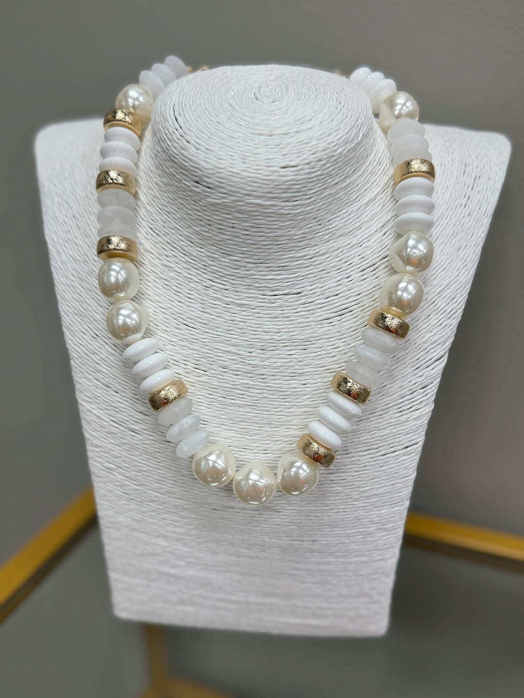 Blake Beaded Necklace "White/Pearl"