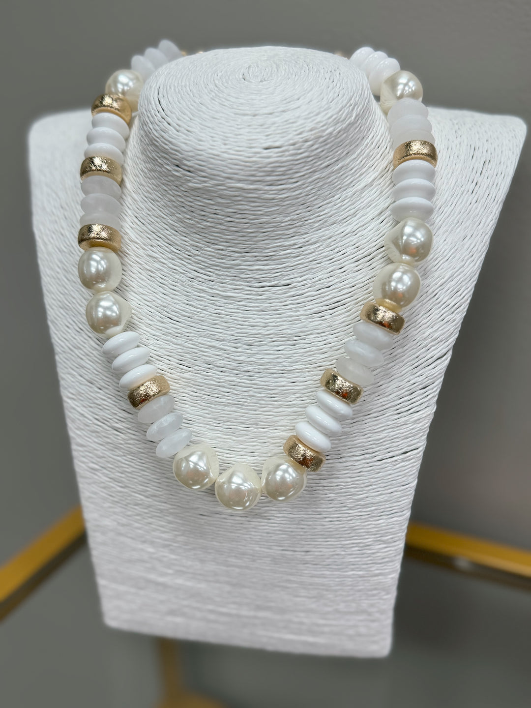 Blake Beaded Necklace "White/Pearl"