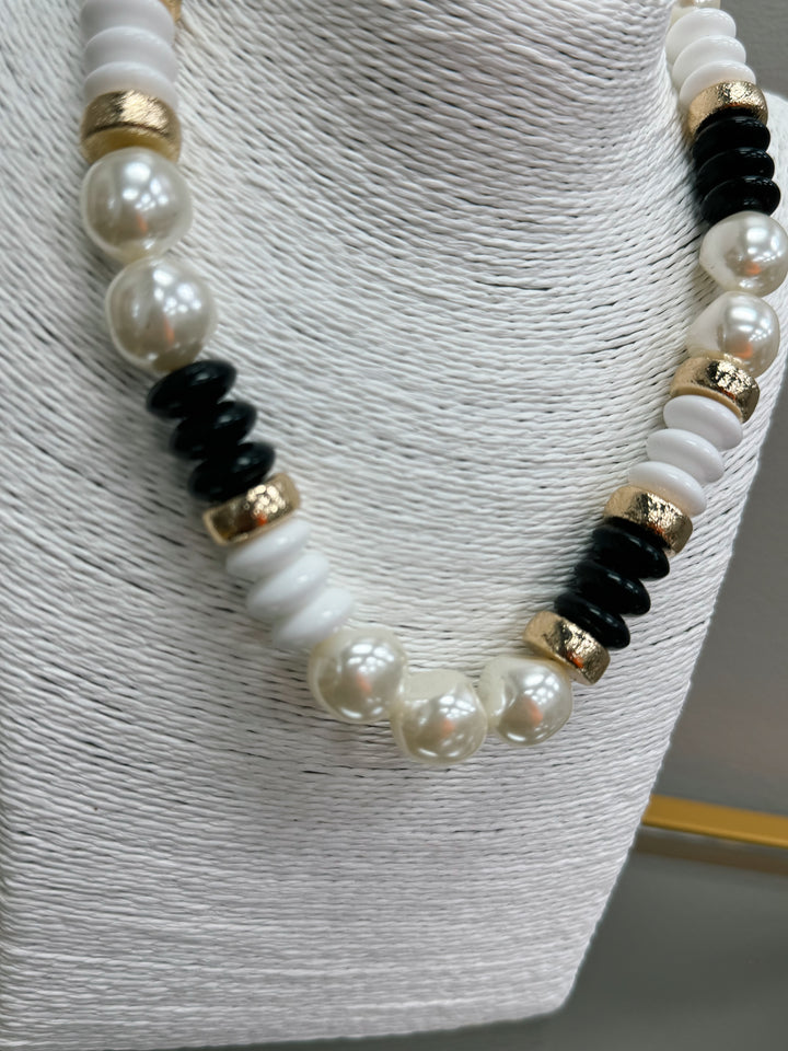 Blake Beaded Necklace "Black/White/Pearl"