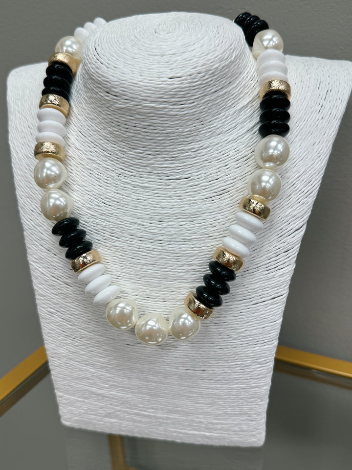 Blake Beaded Necklace "Black/White/Pearl"