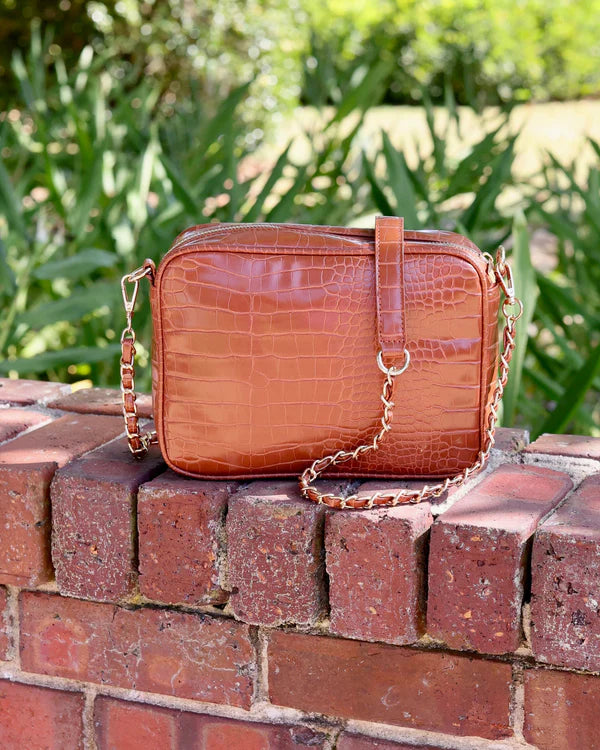Caroline Hill - Fiona Crossbody "Saddle EC"