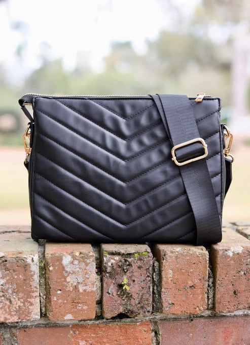 Caroline Hill - Ariana Crossbody "Black V Quilted"