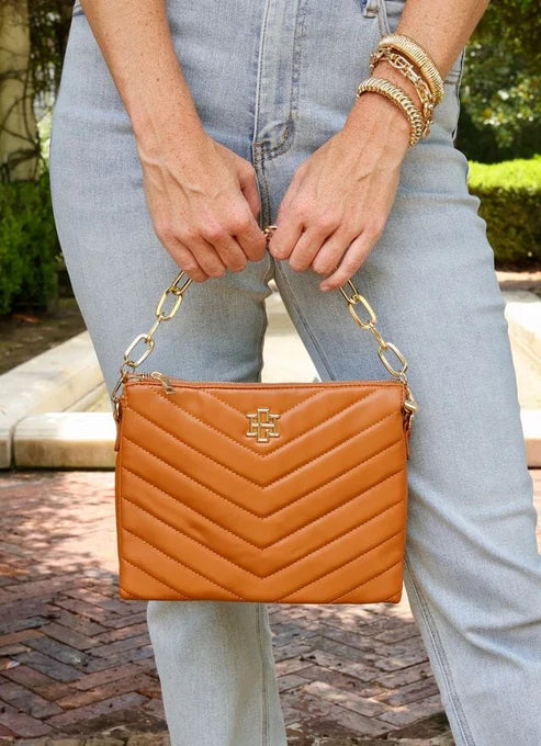 Caroline Hill - Ariana Crossbody "Camel V Quilted"