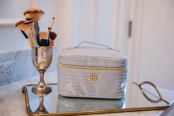Caroline Hill - Hampton Train Case "Baby Blue EC"