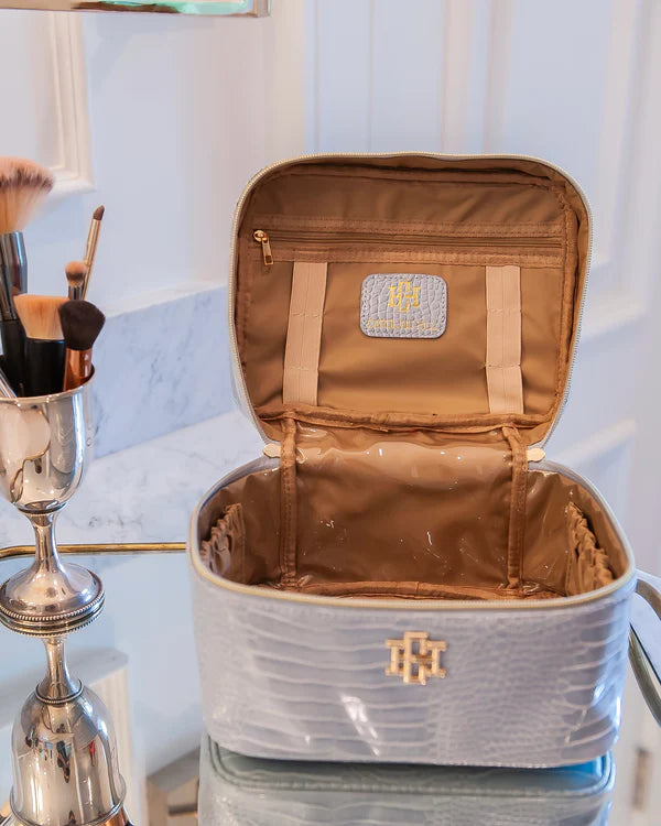 Caroline Hill - Hampton Train Case "Baby Blue EC"